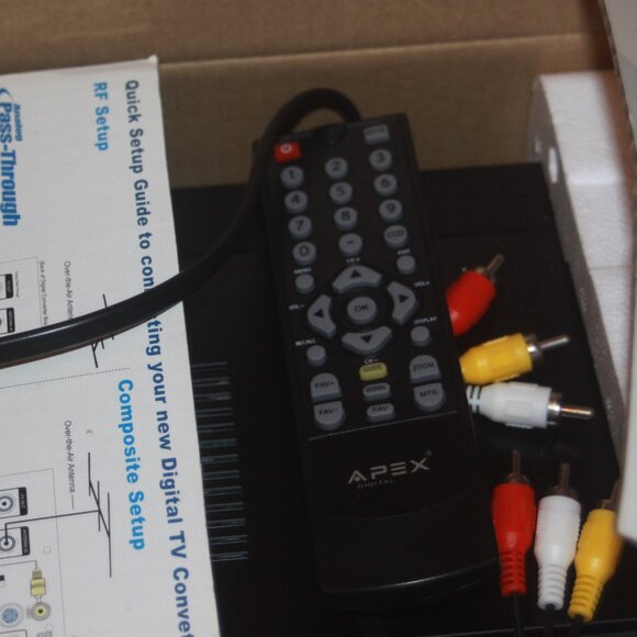APEX Tv Digital Converter Box With Remote DT502 NEW IN BOX - Picture 3 of 3